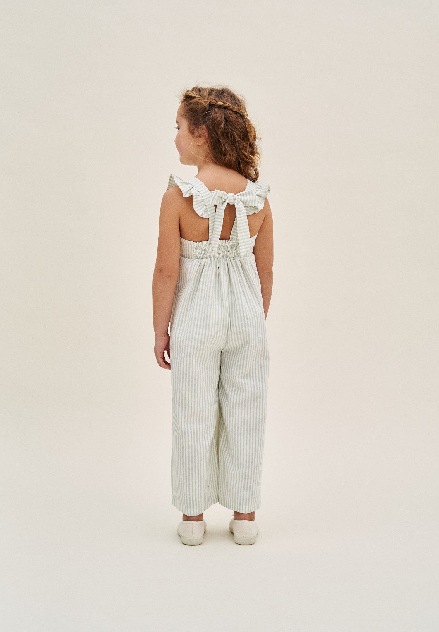 Enterito largo niña rayas verde pastel y blanco, con tirantes y espalda cruzada con lazo