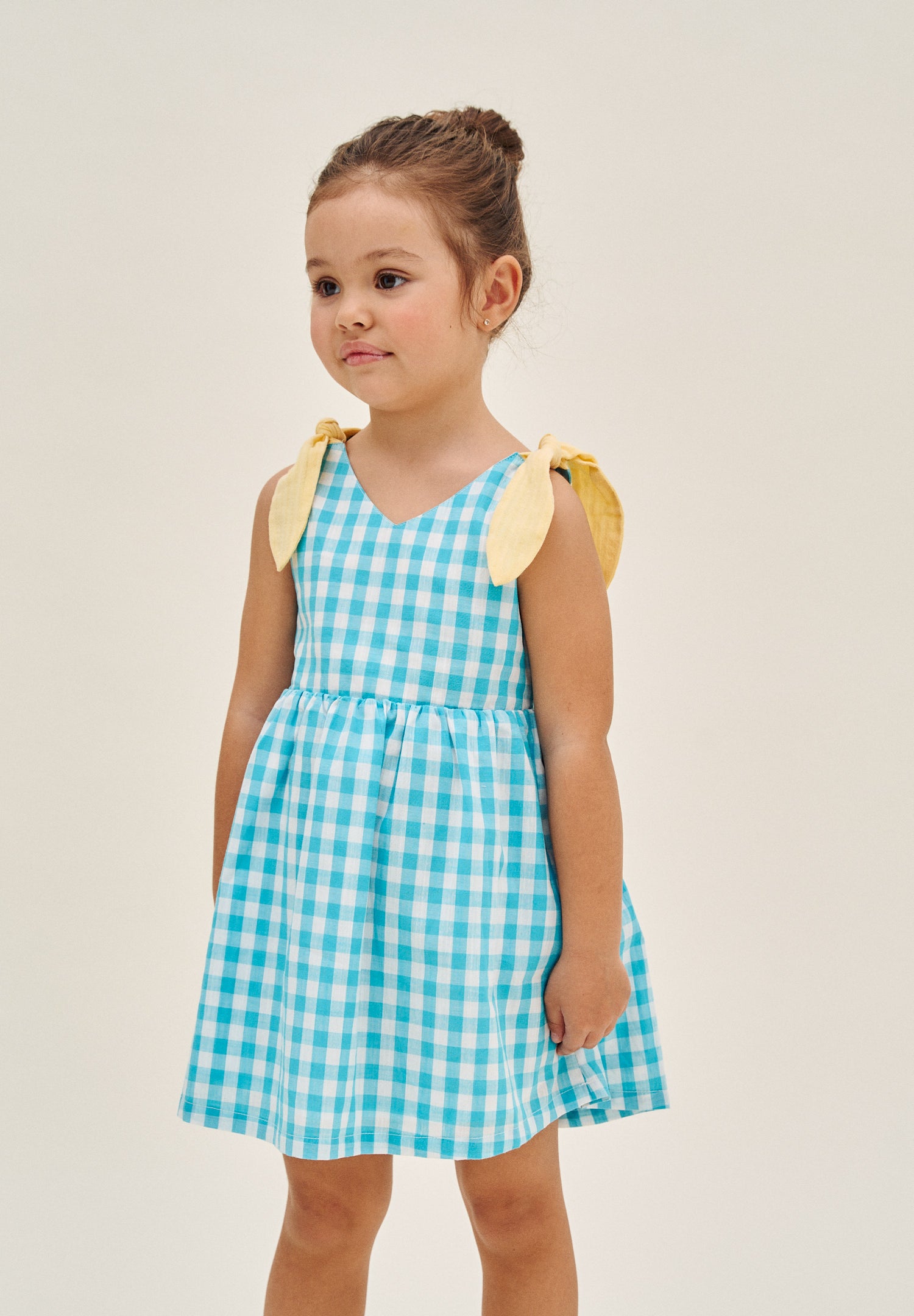 Vestido niña de cuadro vichy turquesa y lazos amarillos