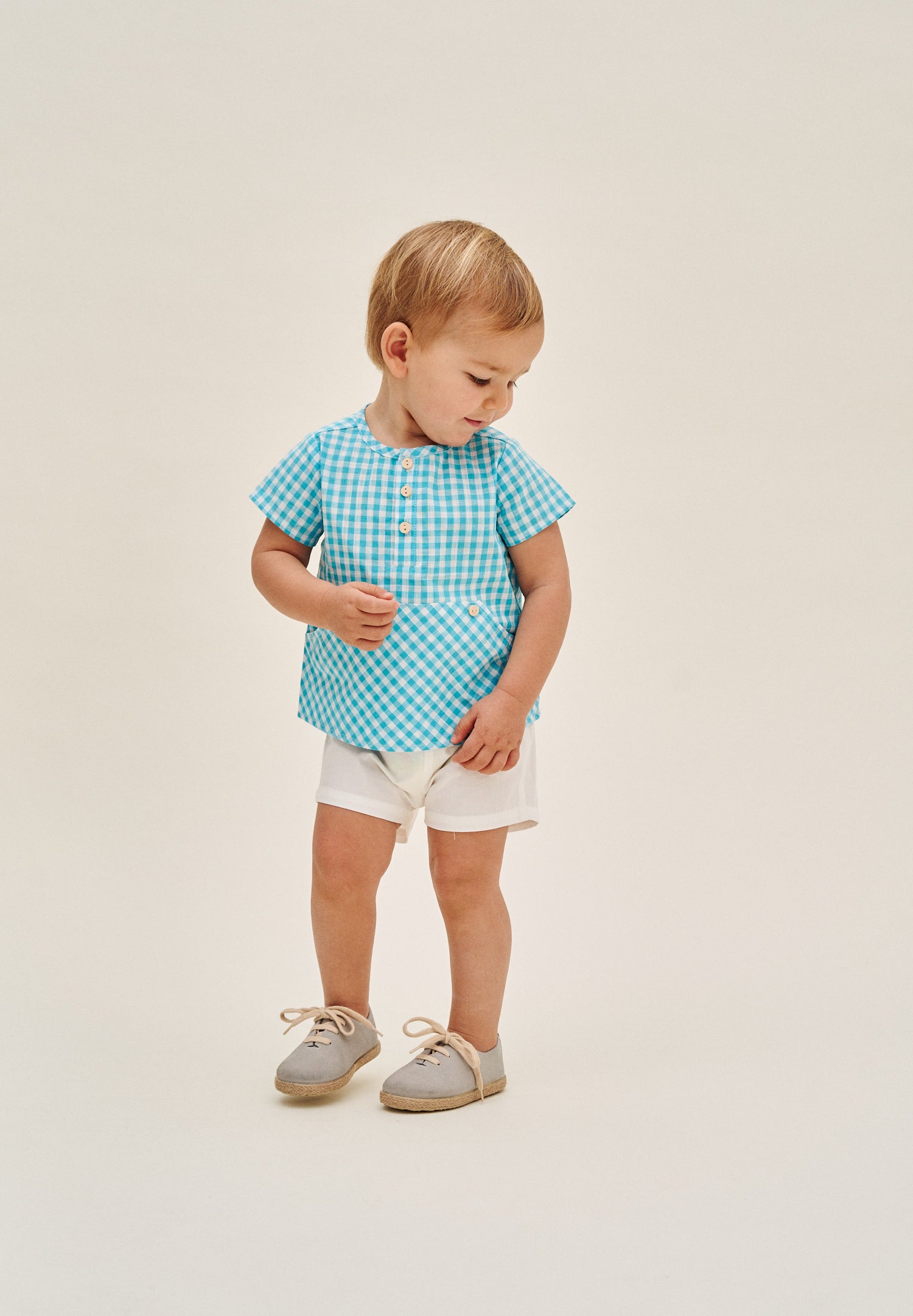 Conjunto bebé niño camisa de cuadros vichy turquesa y short blanco
