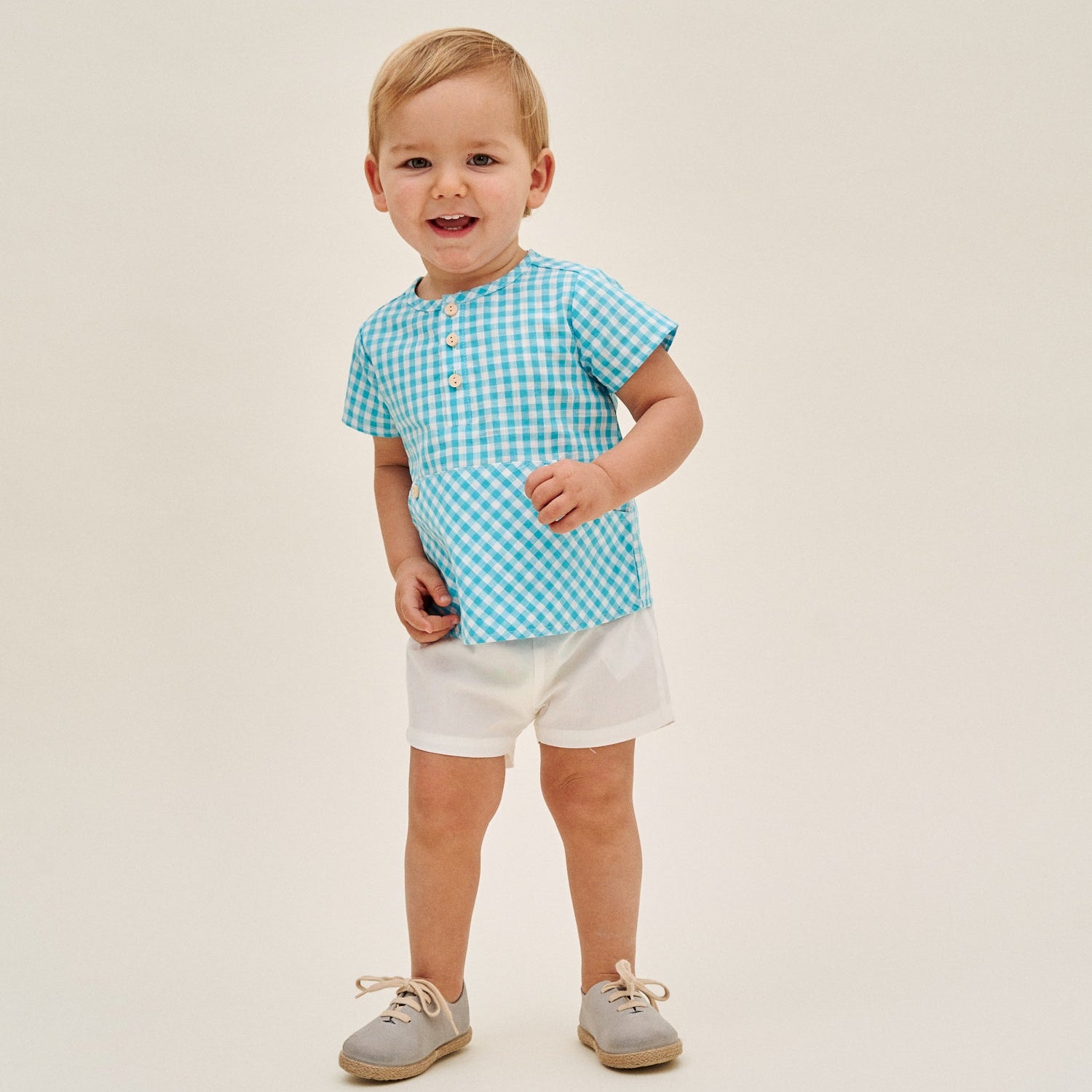 Conjunto bebé niño camisa de cuadros vichy turquesa y short blanco