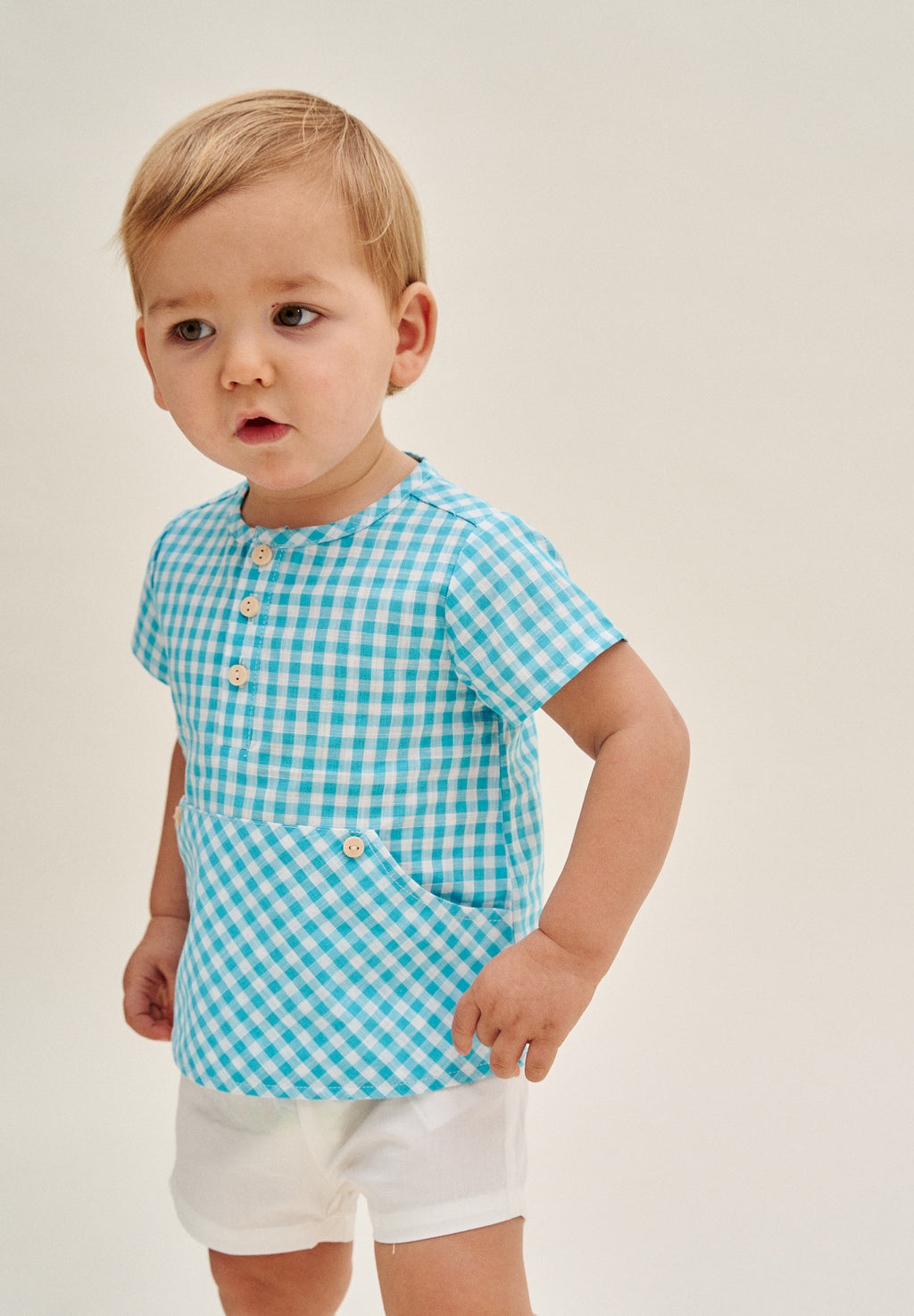 Conjunto bebé niño camisa de cuadros vichy turquesa y short blanco