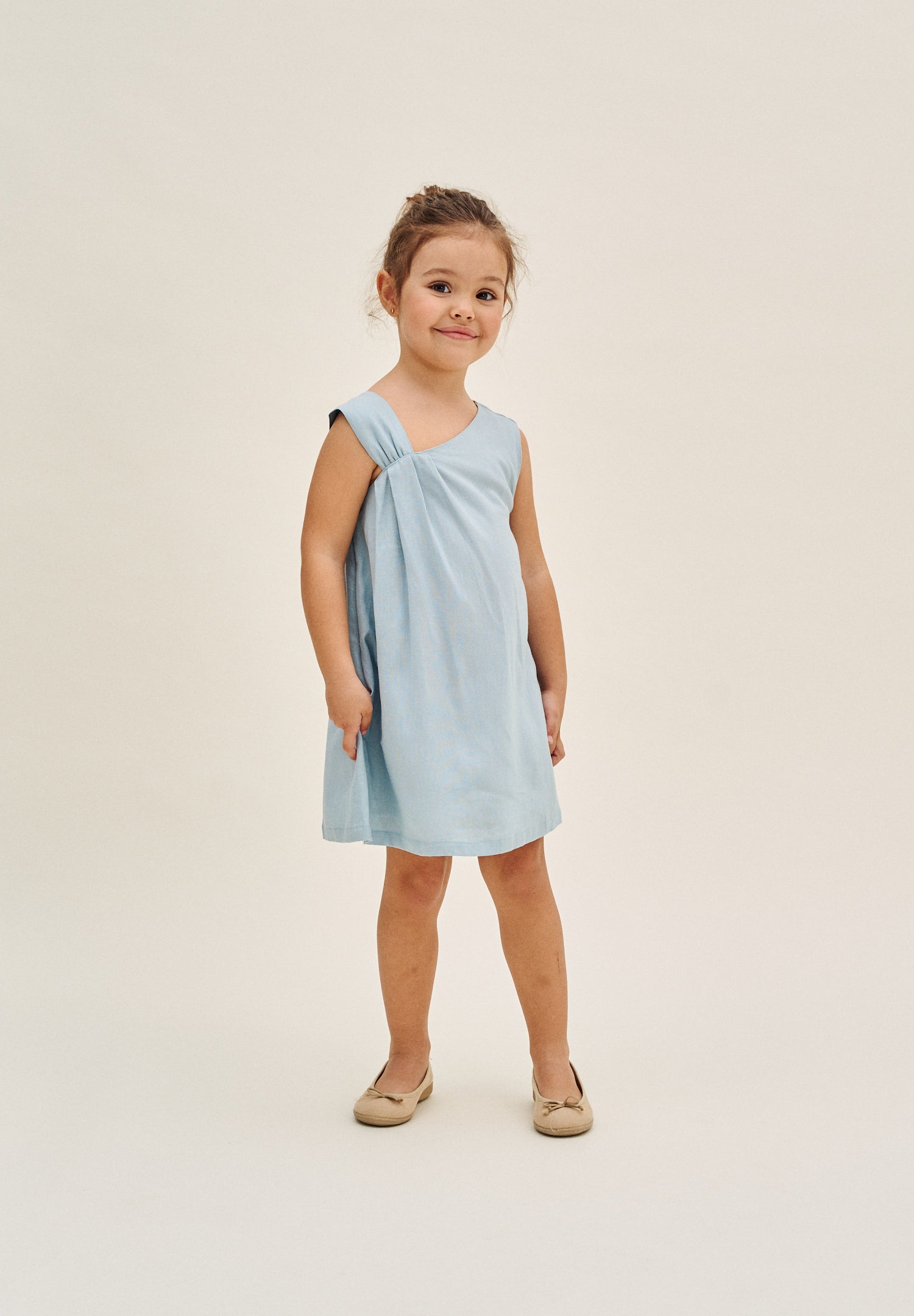 Vestido niña azul tirante asimétrico