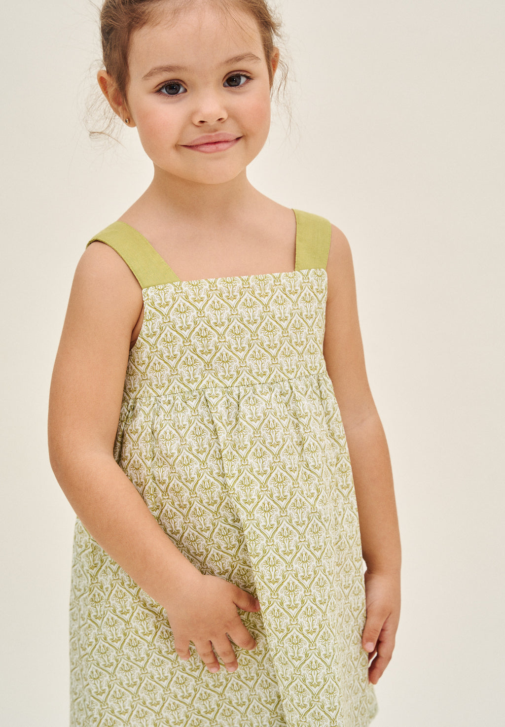 Vestido niña paisley blanco y pistacho con lazo