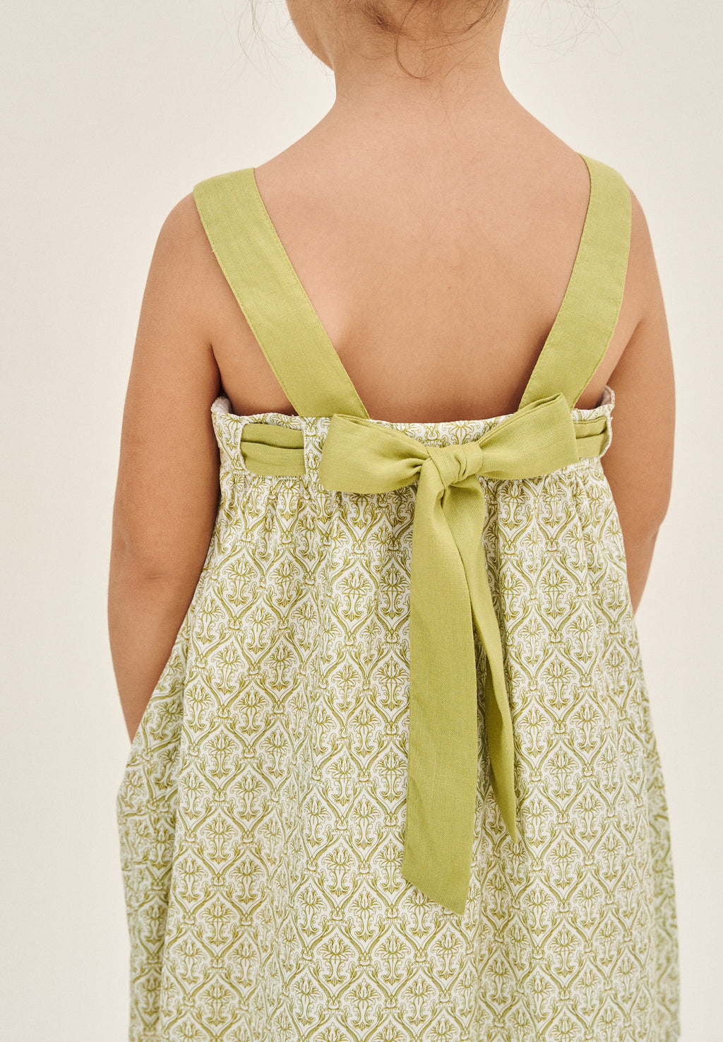 Vestido niña paisley blanco y pistacho con lazo