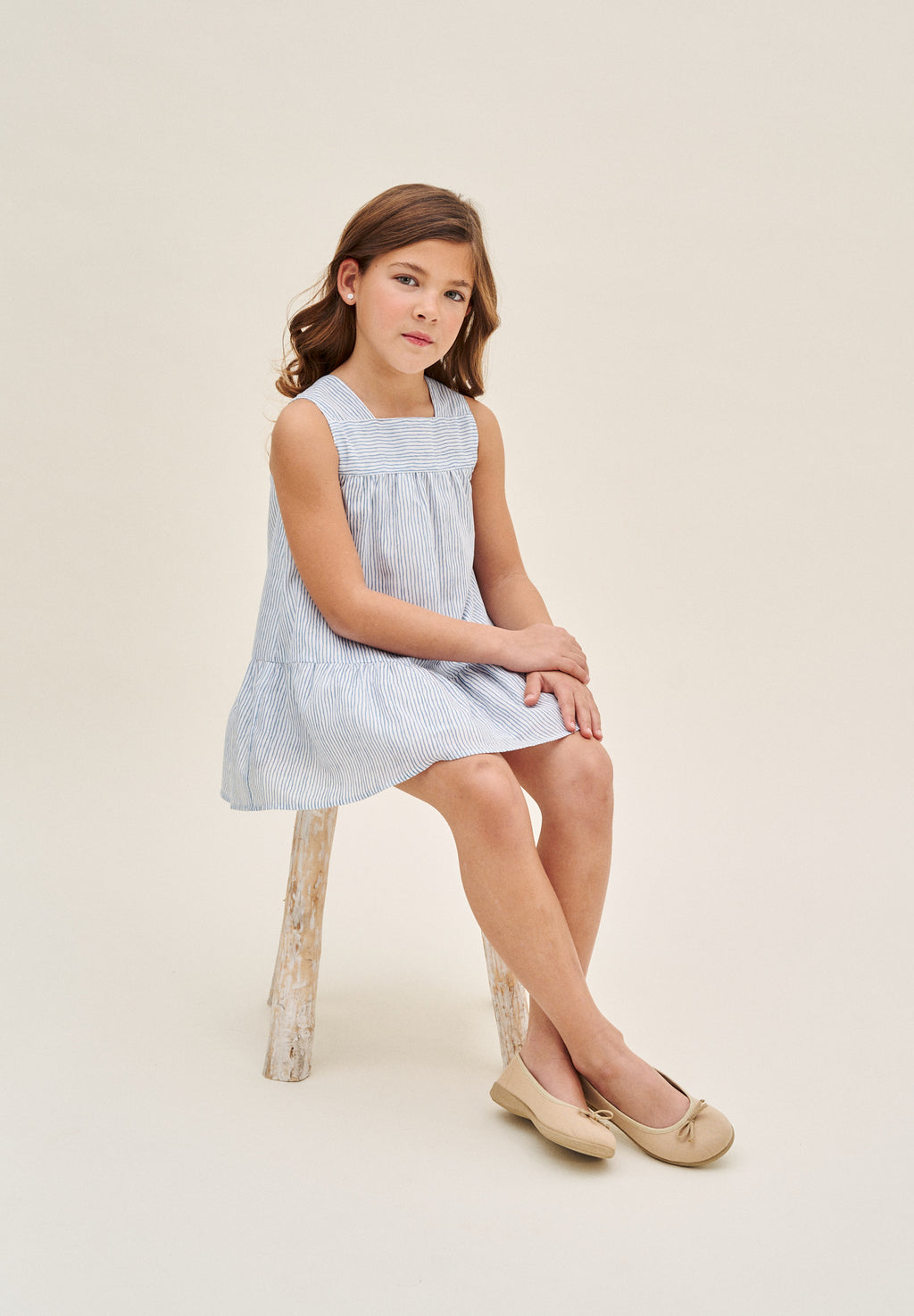 Vestido niña de tirantes con rayas blancas y azul pastel