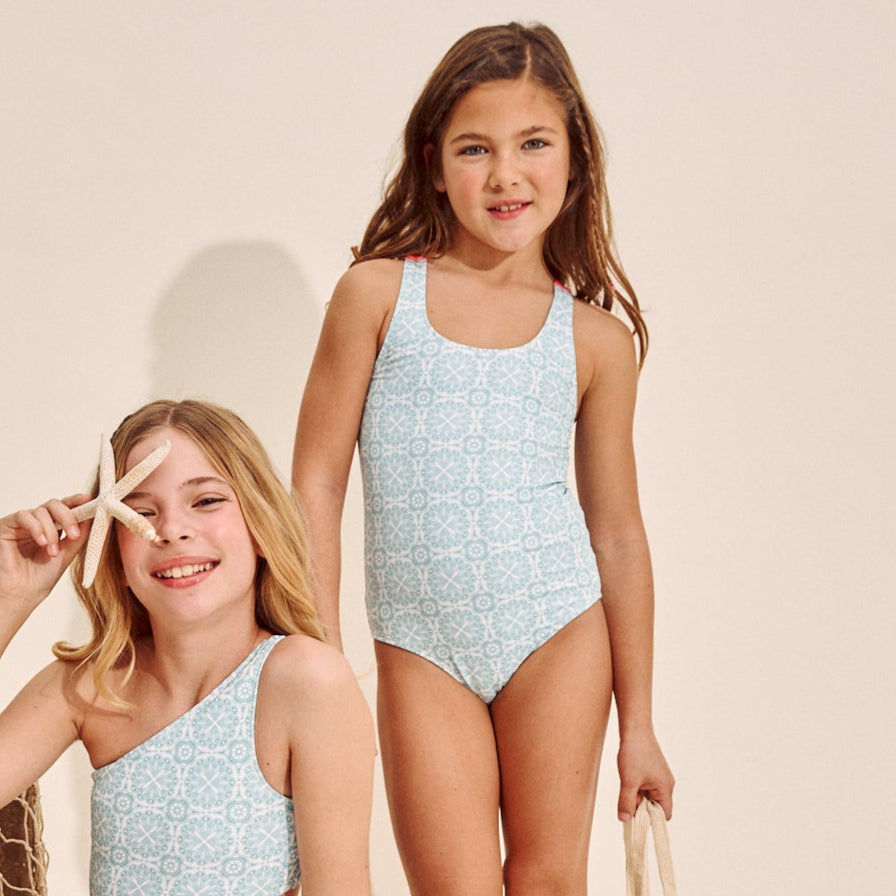 Traje de baño niña celeste con tiras rosadas