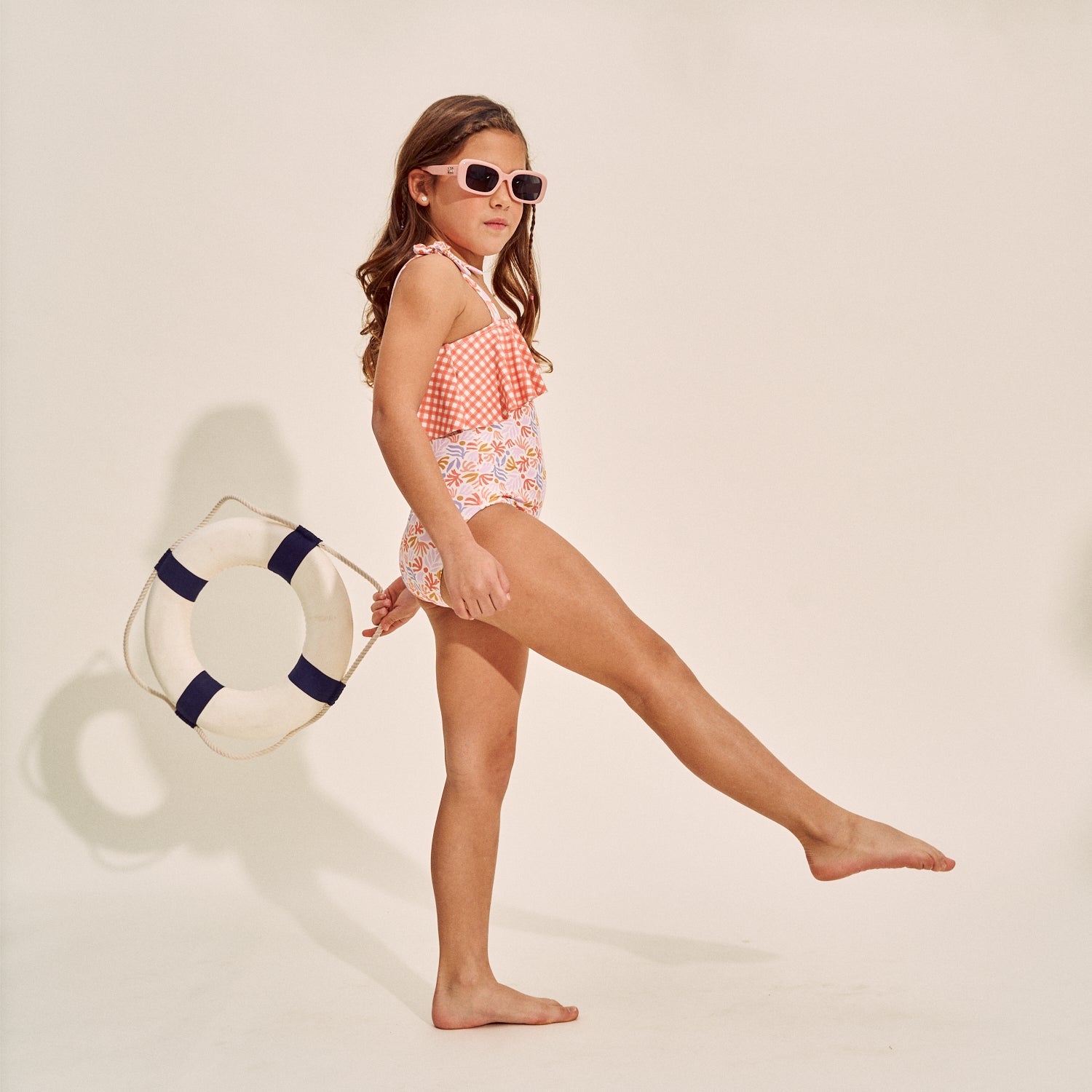Traje de baño niña vichy coral con flores coral y lilas