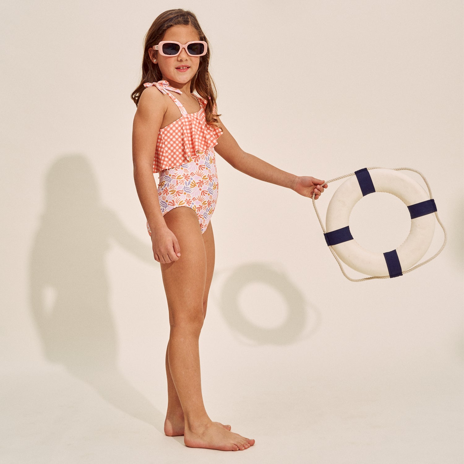 Traje de baño niña vichy coral con flores coral y lilas