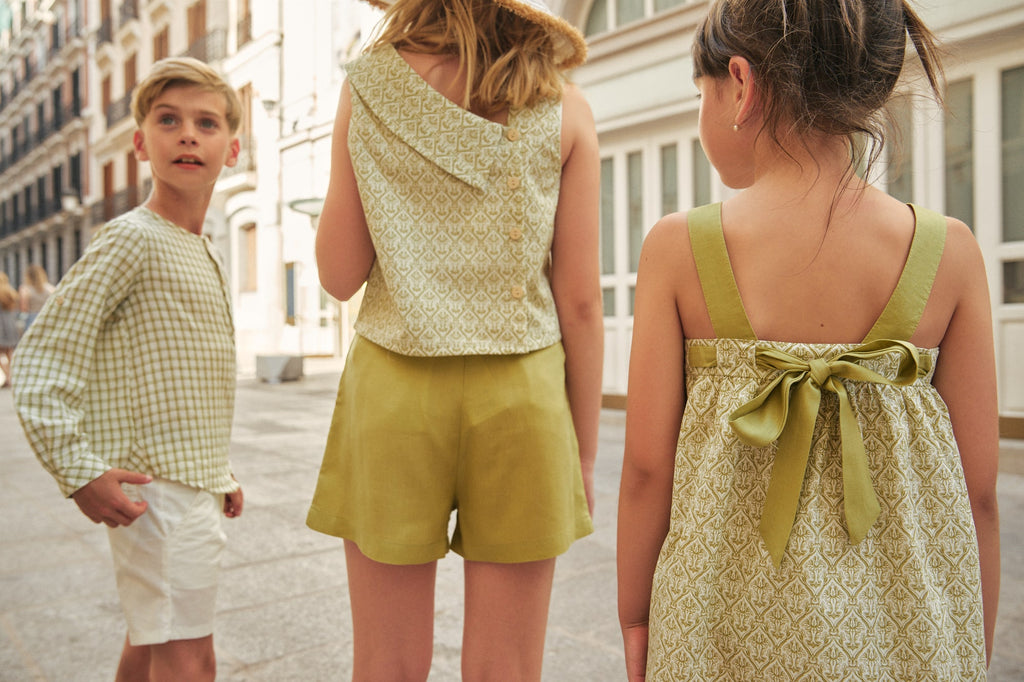 Vestido bebé niña con estampado paisley blanco y pistacho