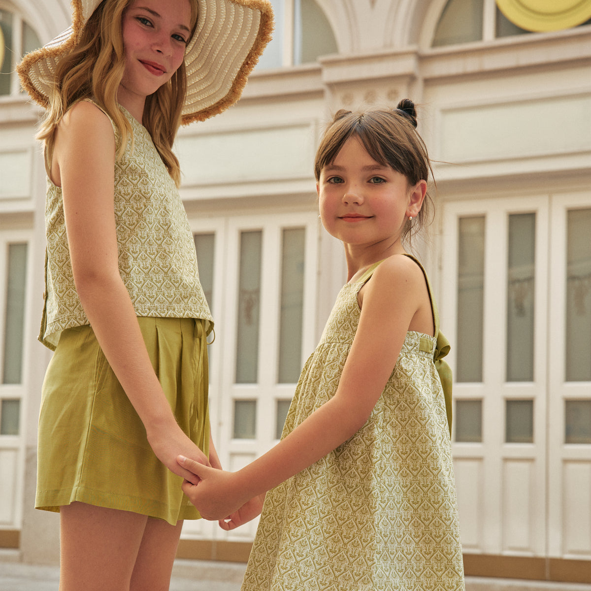 Vestido niña paisley blanco y pistacho con lazo
