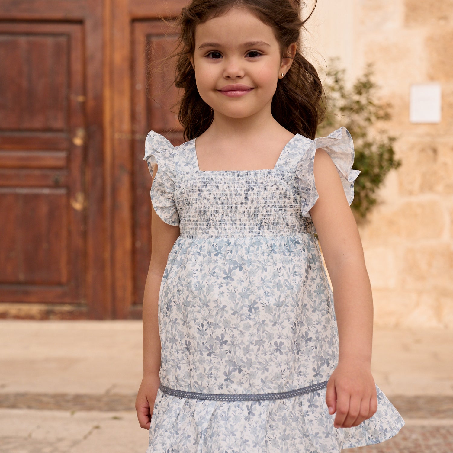 Vestido niña con estampado floral azul y blanco
