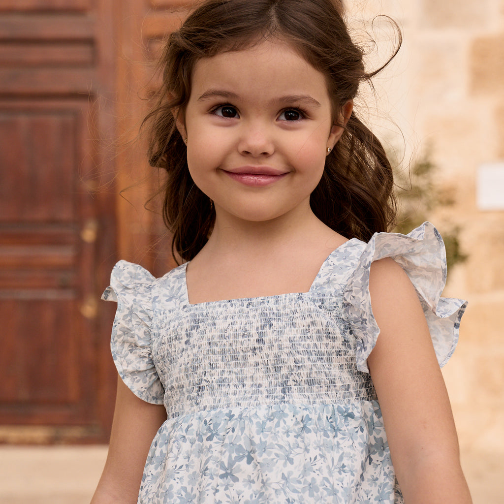Vestido niña con estampado floral azul y blanco