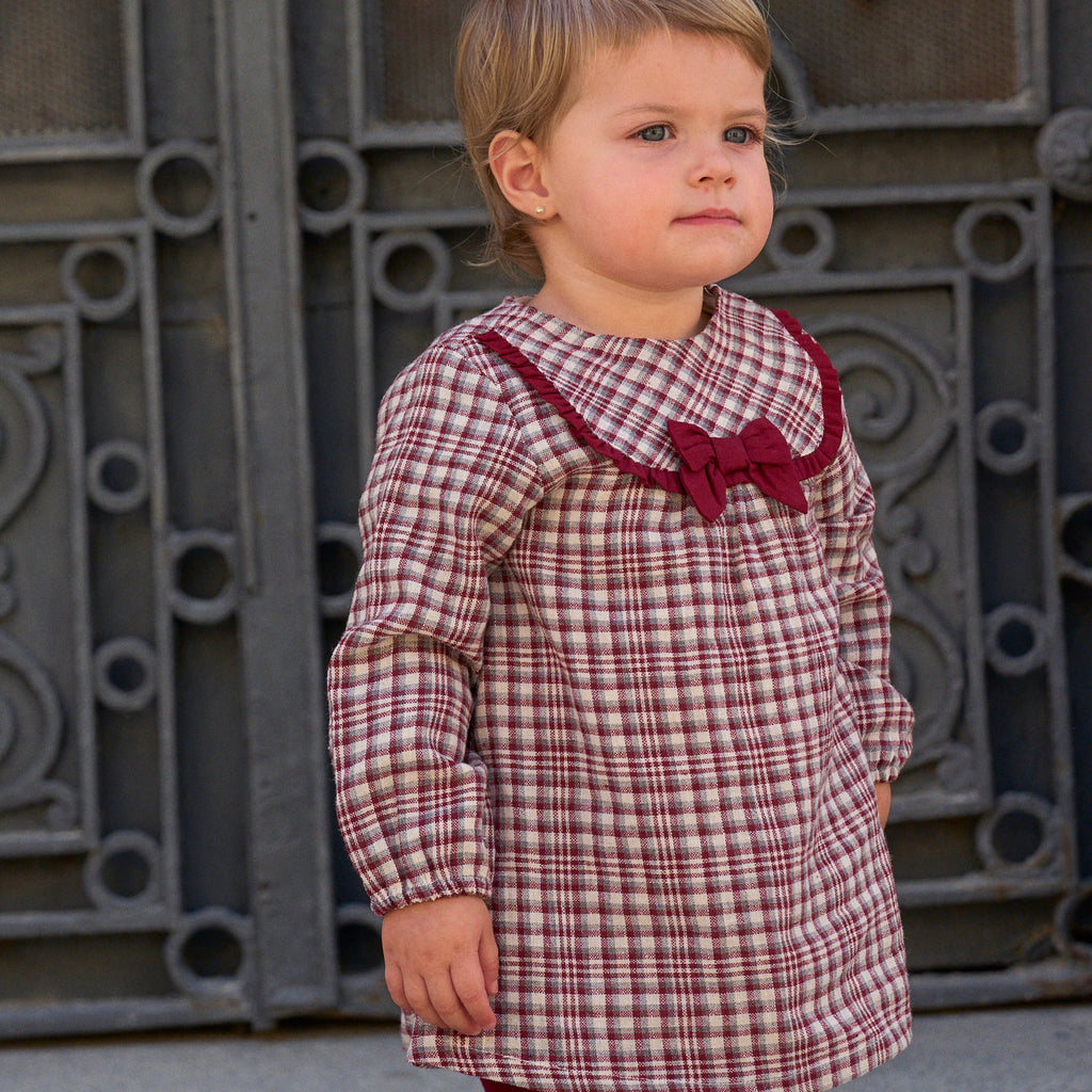 Vestido de bebé niña cuadros granate y detalle de lazo