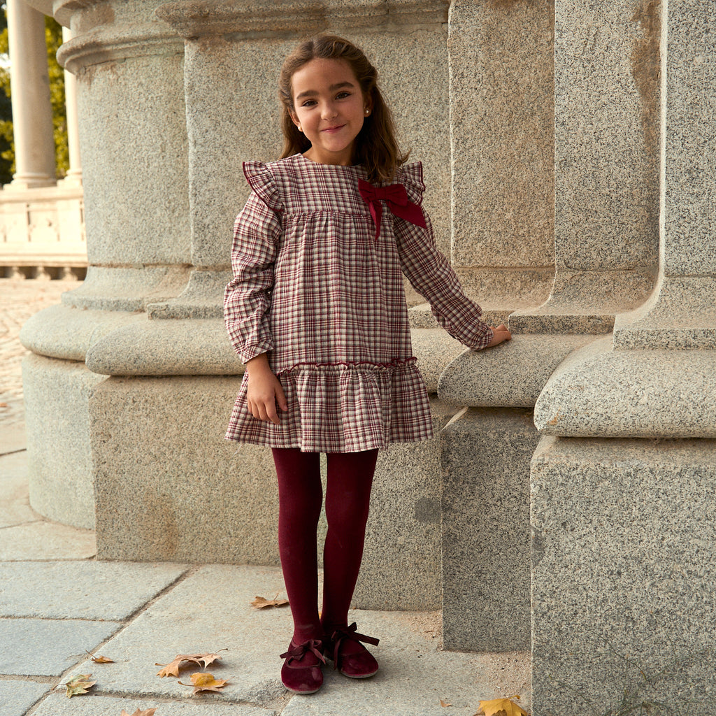 Vestido de niña de cuadros granate y detalle de lazo