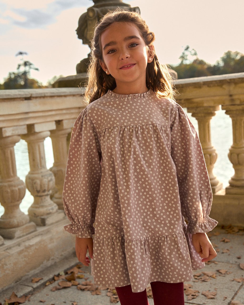 Vestido de niña malva con estampado geométrico