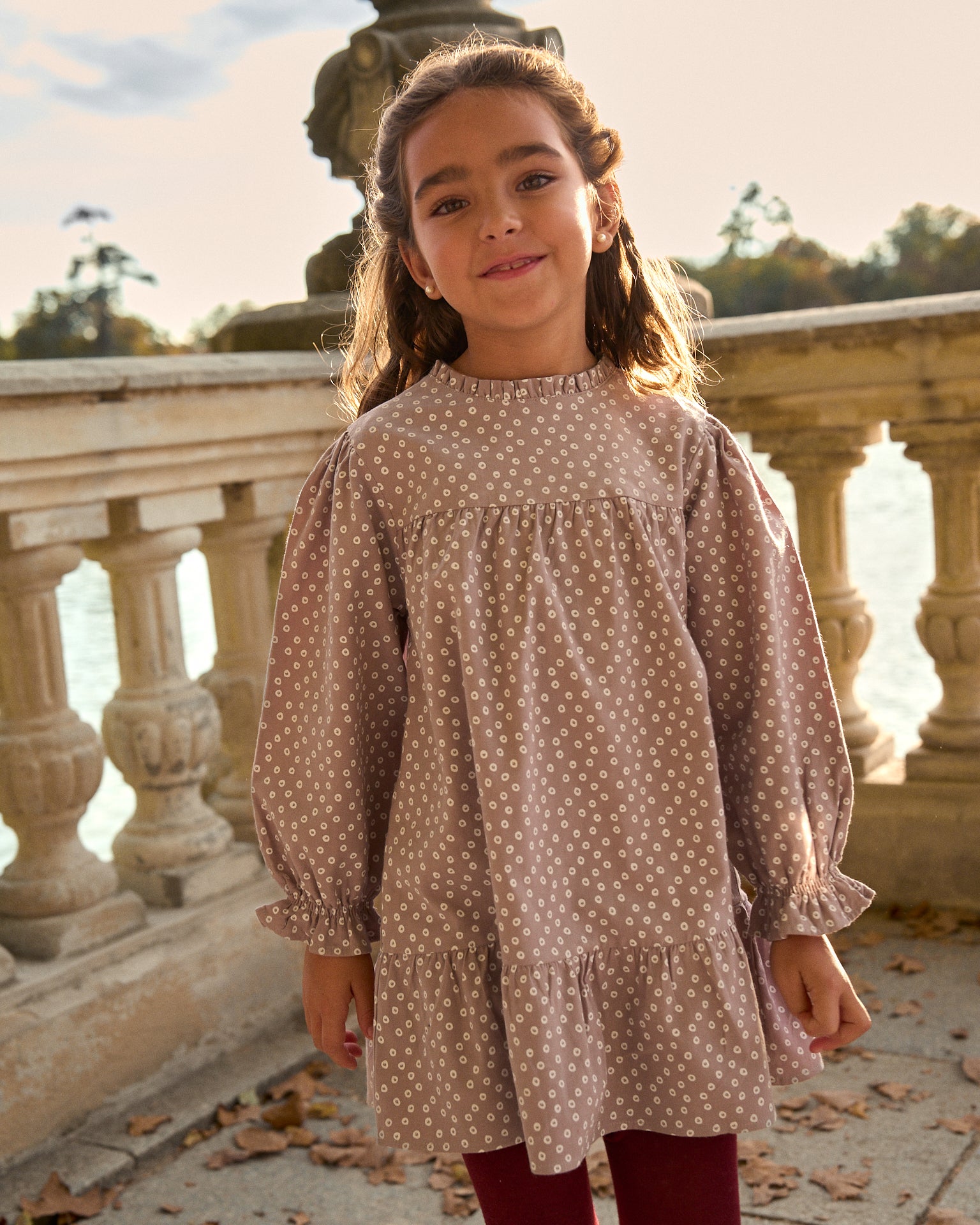 Vestido de niña malva con estampado geométrico
