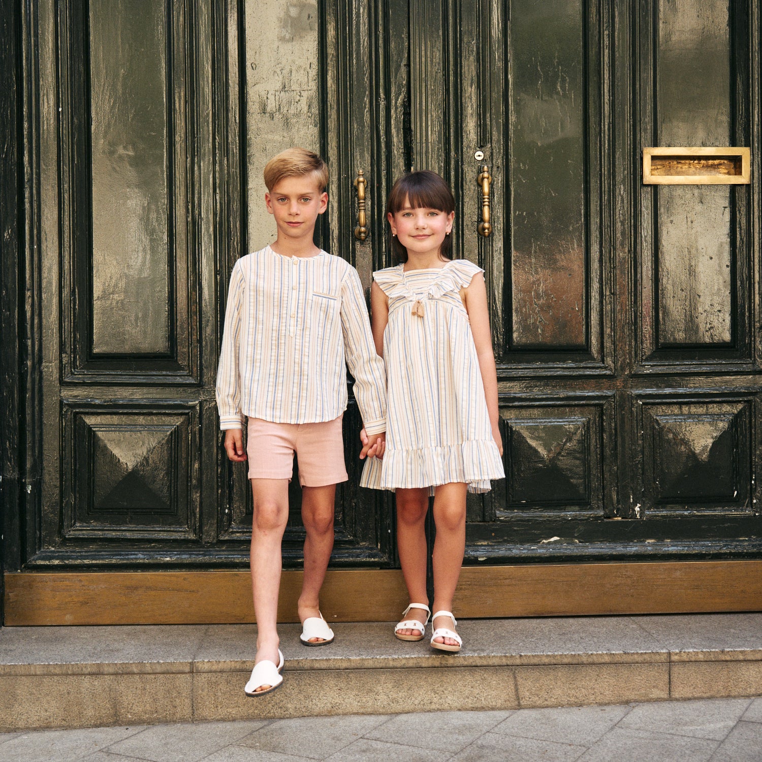 Camisa niño de rayas mostaza y azul