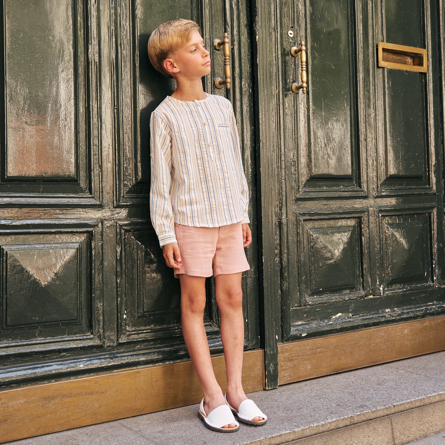 Camisa niño de rayas mostaza y azul