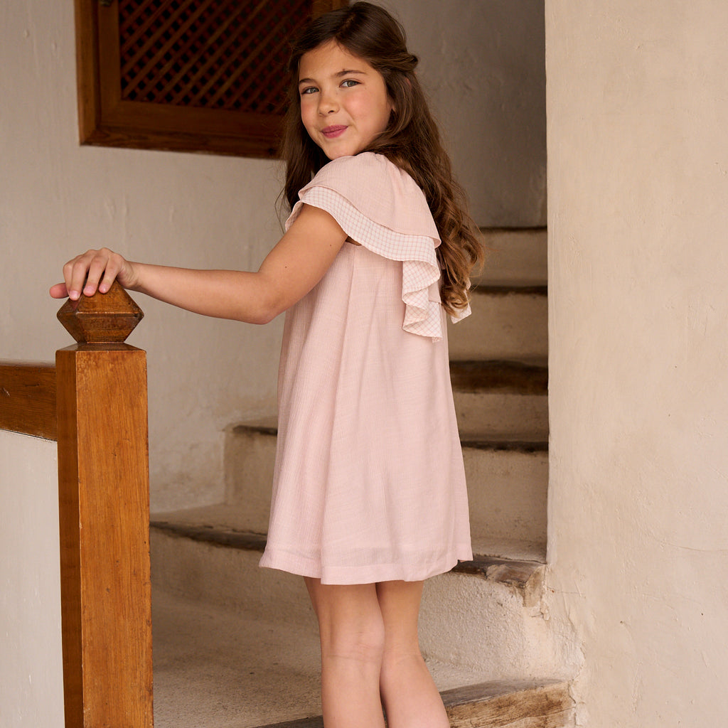 Vestido niña rosa con doble volante de cuadros en mangas