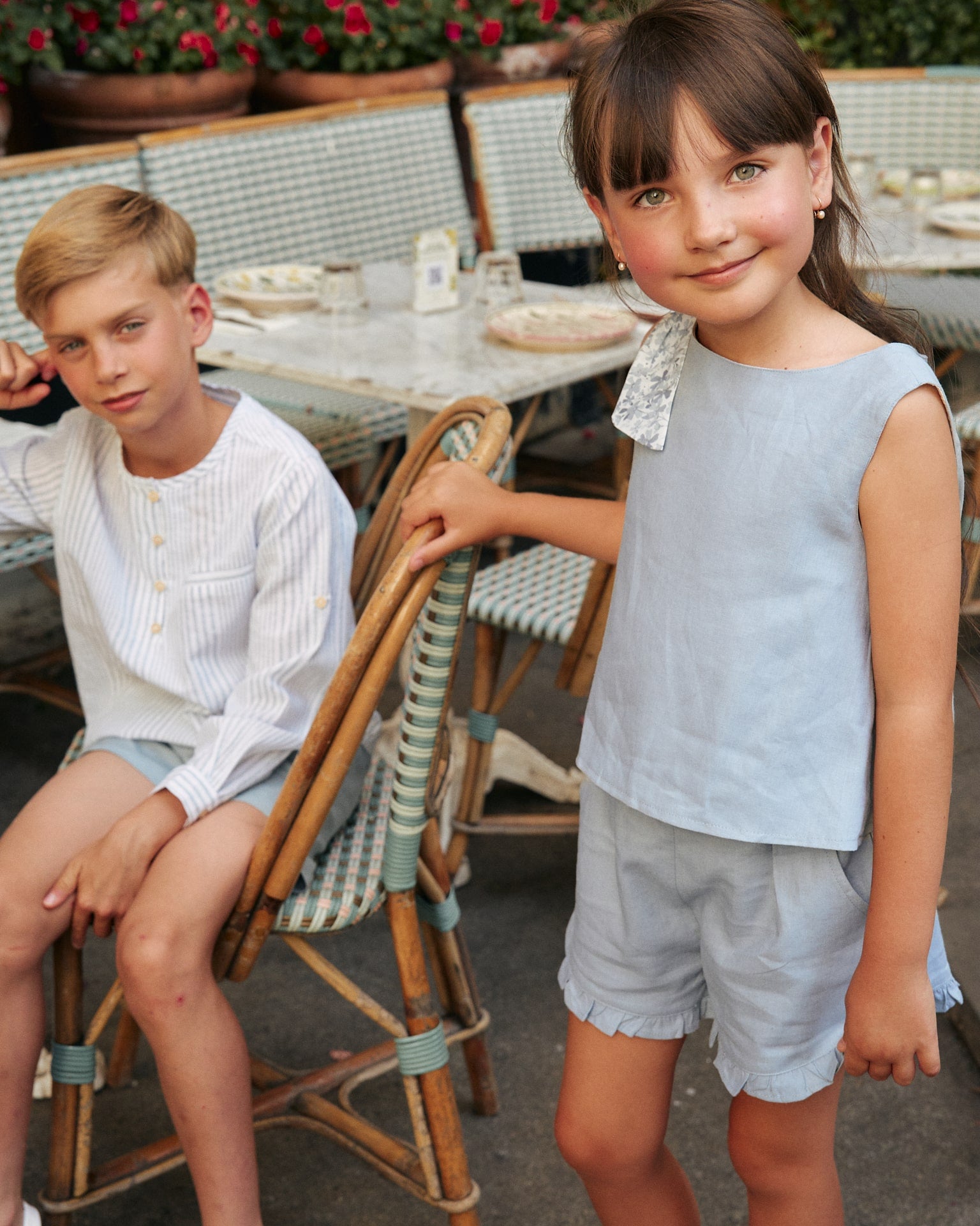 Short niña azul con volantes en bajo