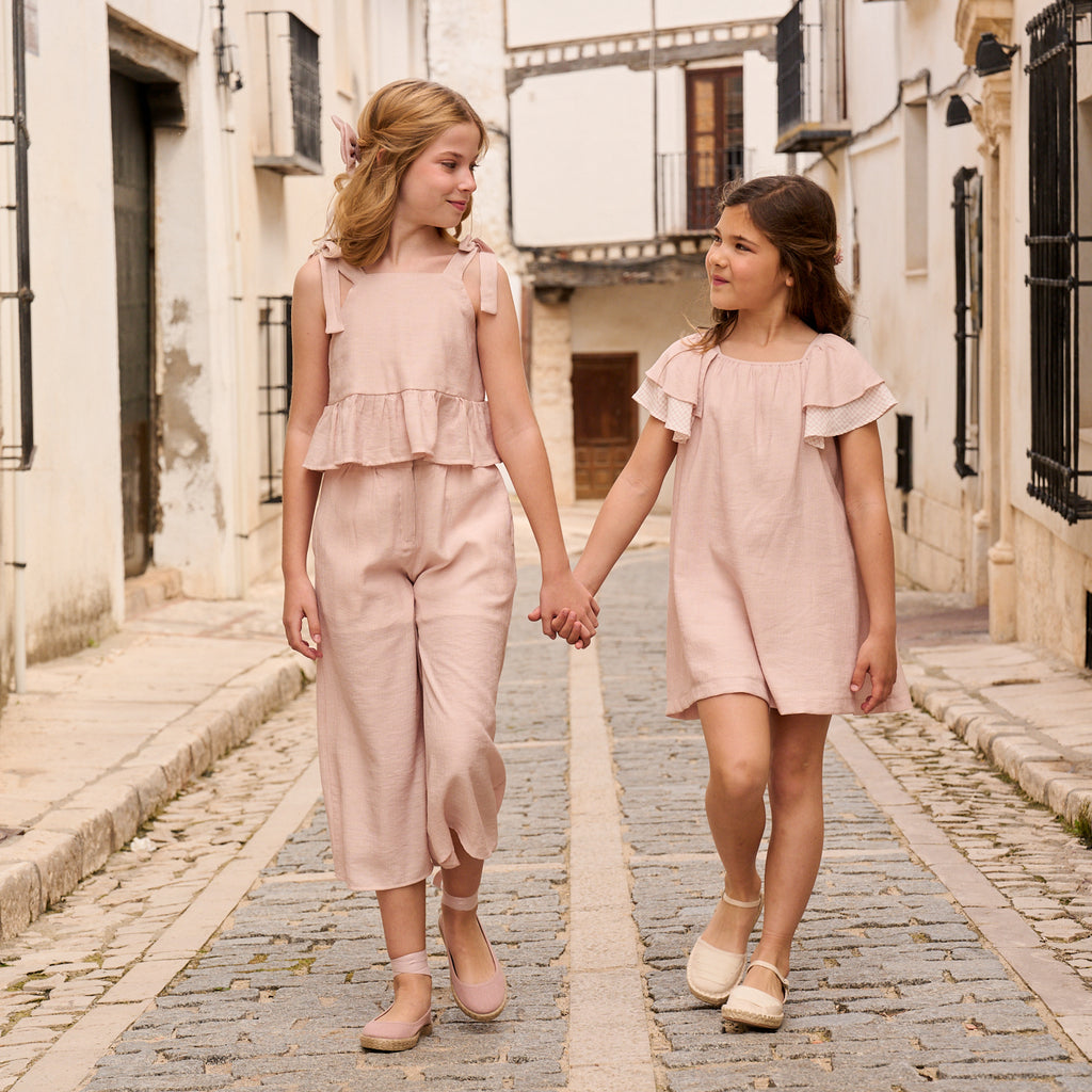 Vestido niña rosa con doble volante de cuadros en mangas