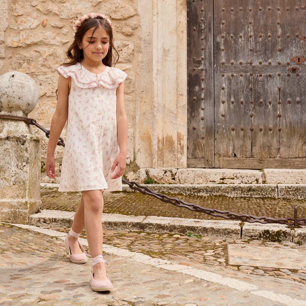 Vestido niña blanco con estampado floral de colores y mangas volante