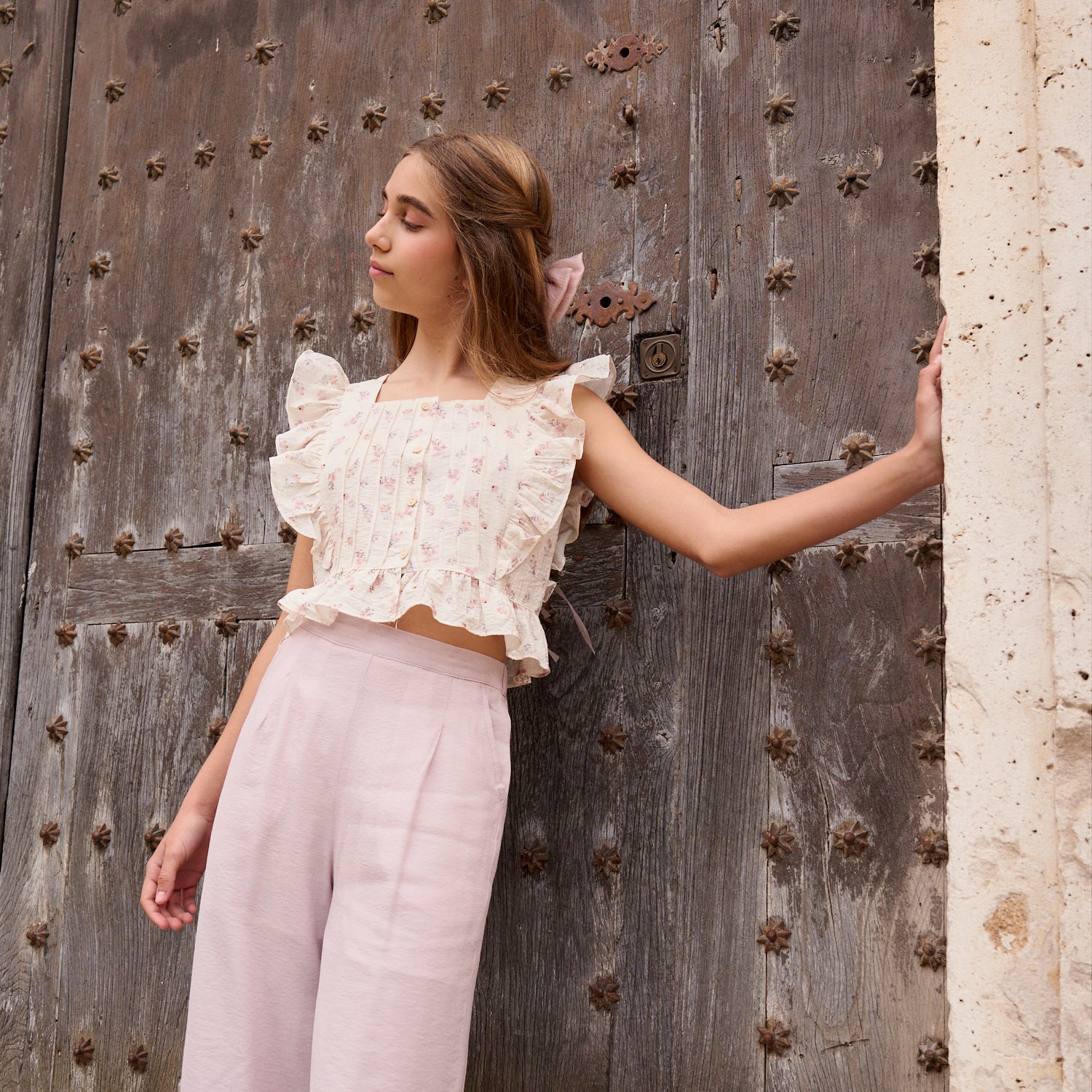 Pantalón de niña rosa fluido con textura