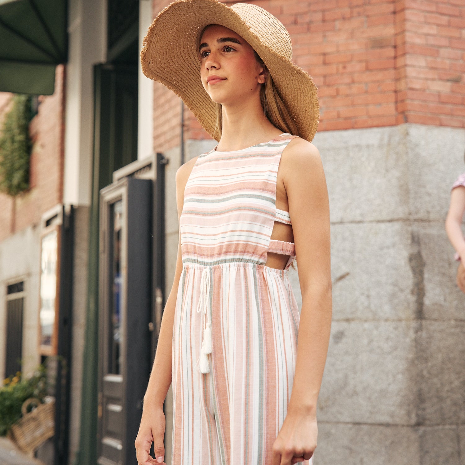 Enterito niña largo mix de rayas naranjas, verdes y blancas con aberturas laterales