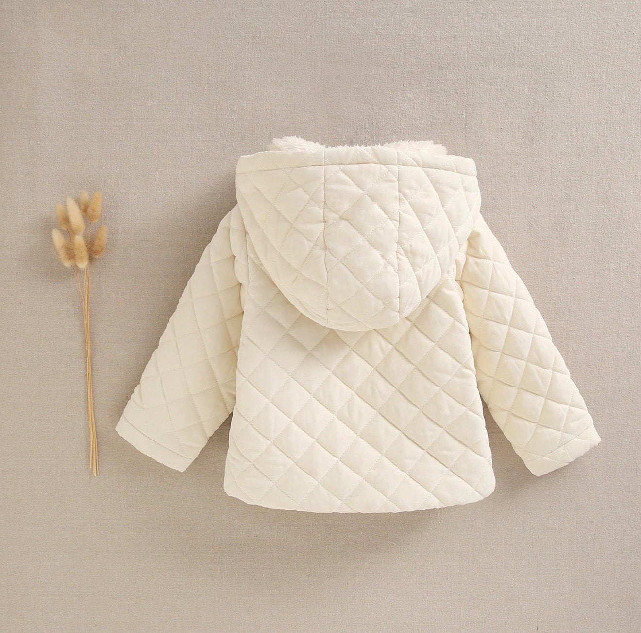Abrigo de bebé unisex crudo acolchado