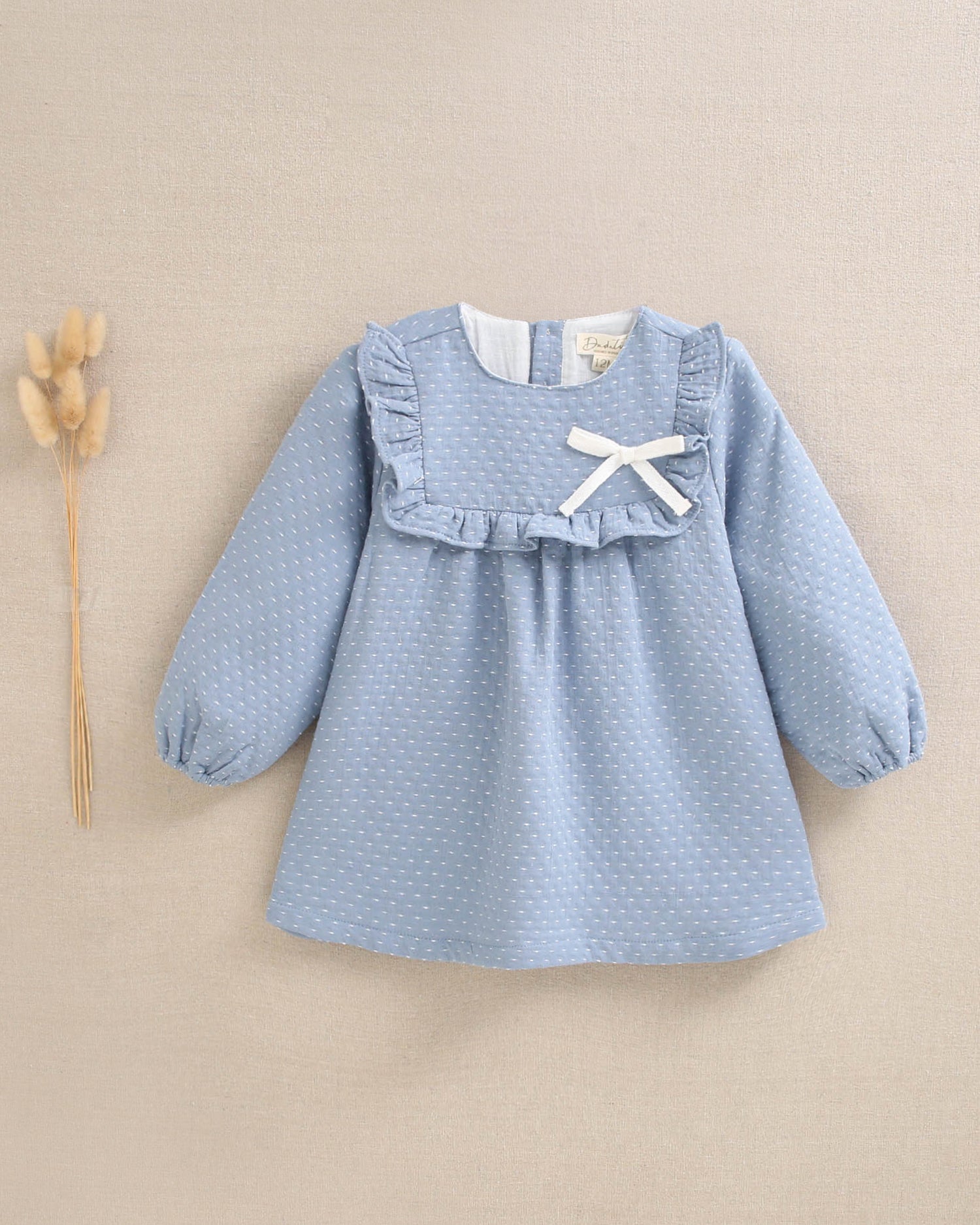 Vestido de bebé niña azul con detalle de lazo y topitos blancos