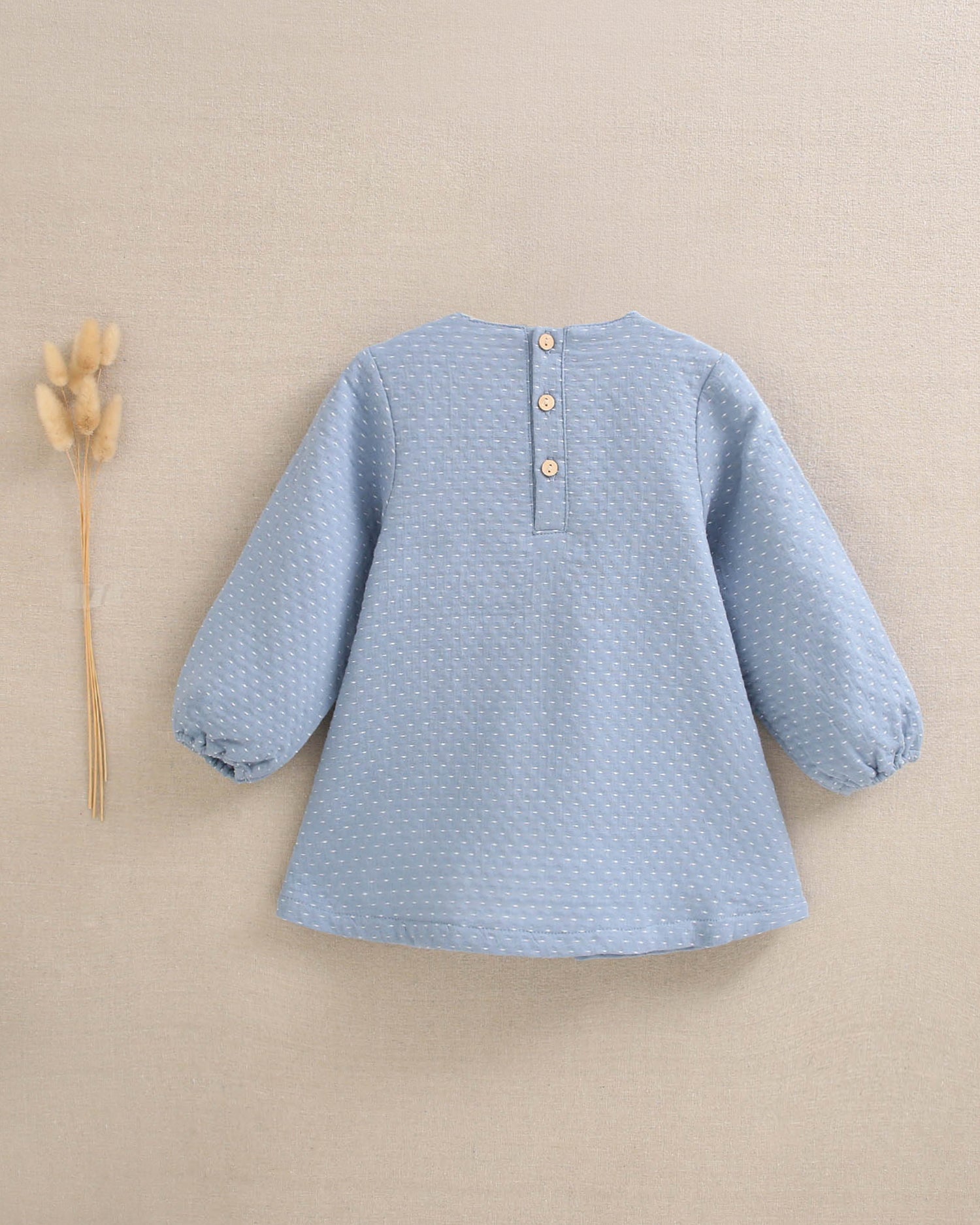 Vestido de bebé niña azul con detalle de lazo y topitos blancos
