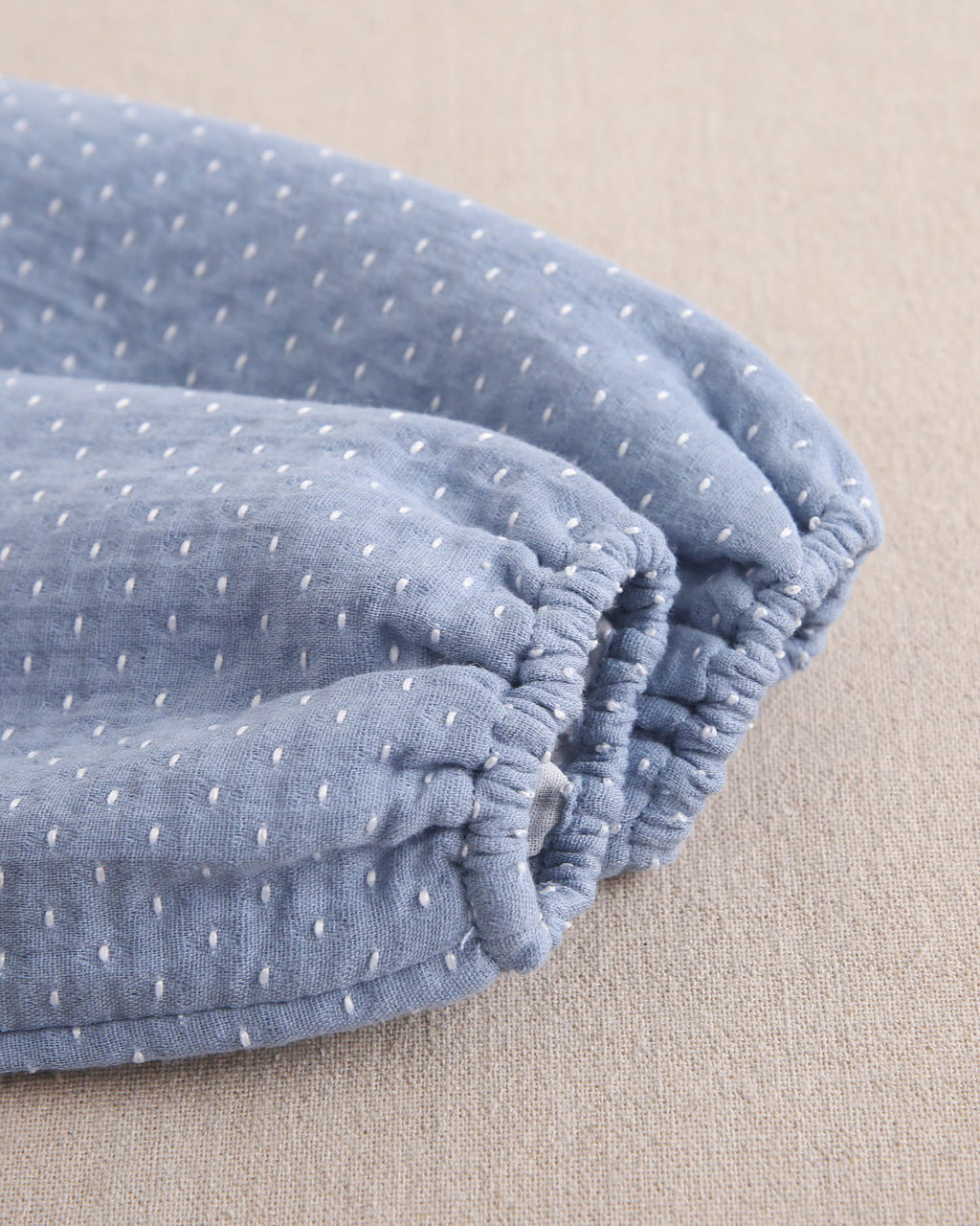 Vestido de bebé niña azul con detalle de lazo y topitos blancos