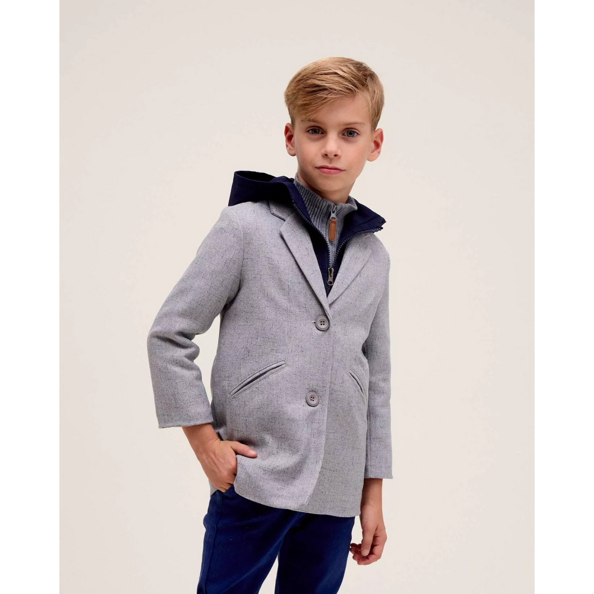 Abrigo de niño estilo americana gris jaspeado con capucha