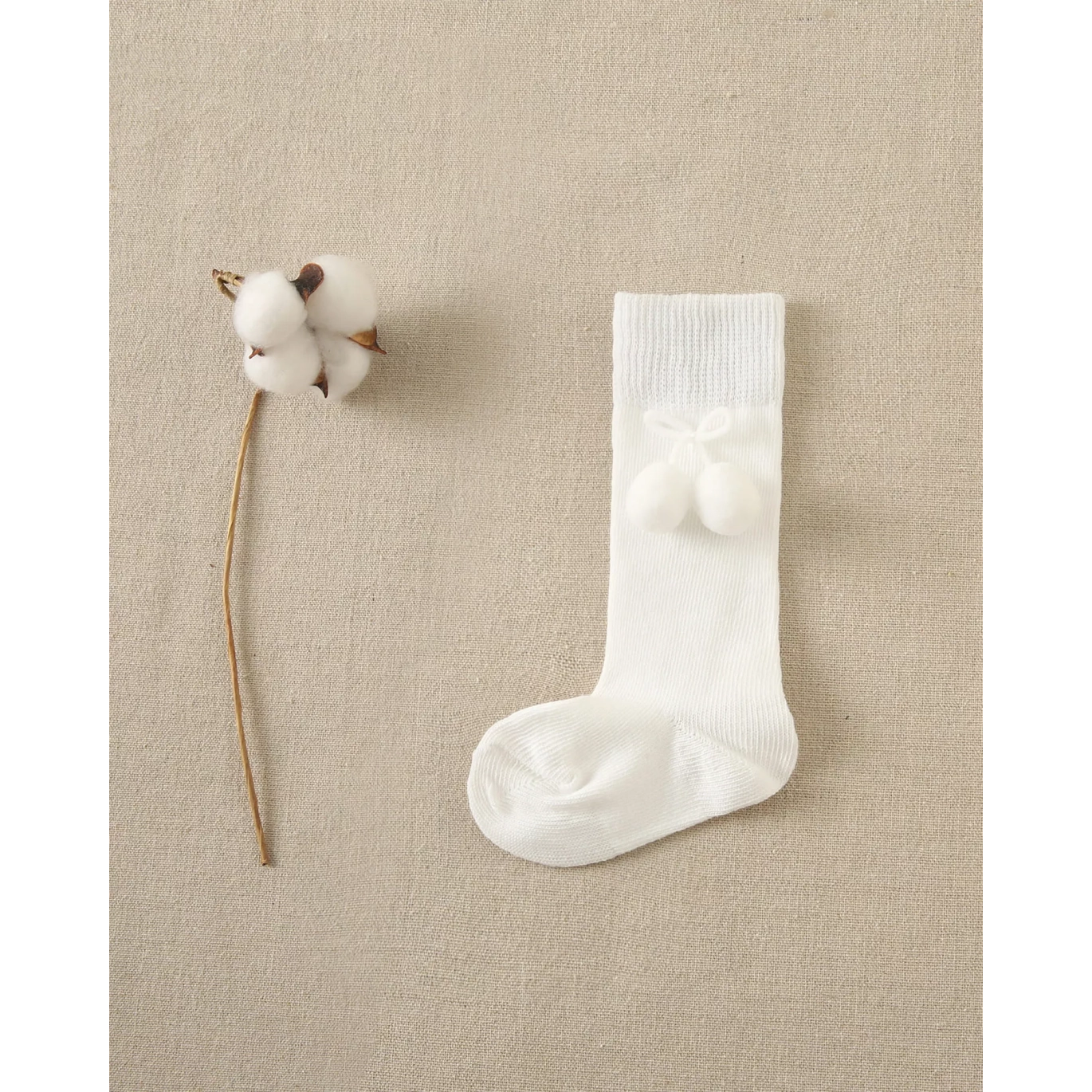Calcetín bebé blanco con borla