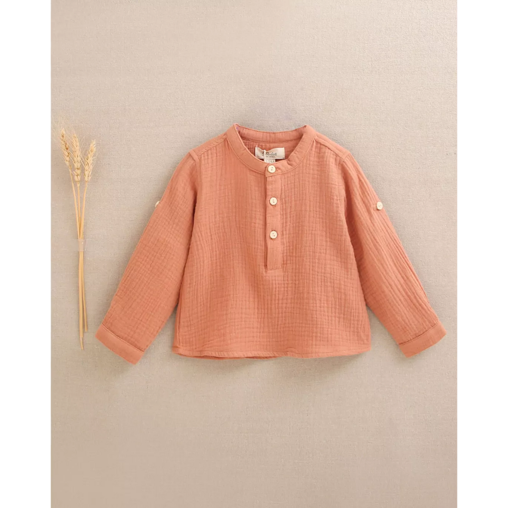 Camisa de bebé niño de muselina naranja de cuello mao