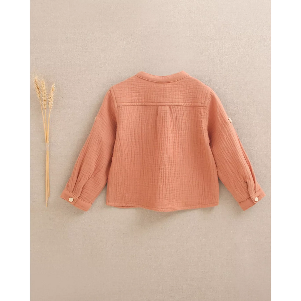 Camisa de bebé niño de muselina naranja de cuello mao