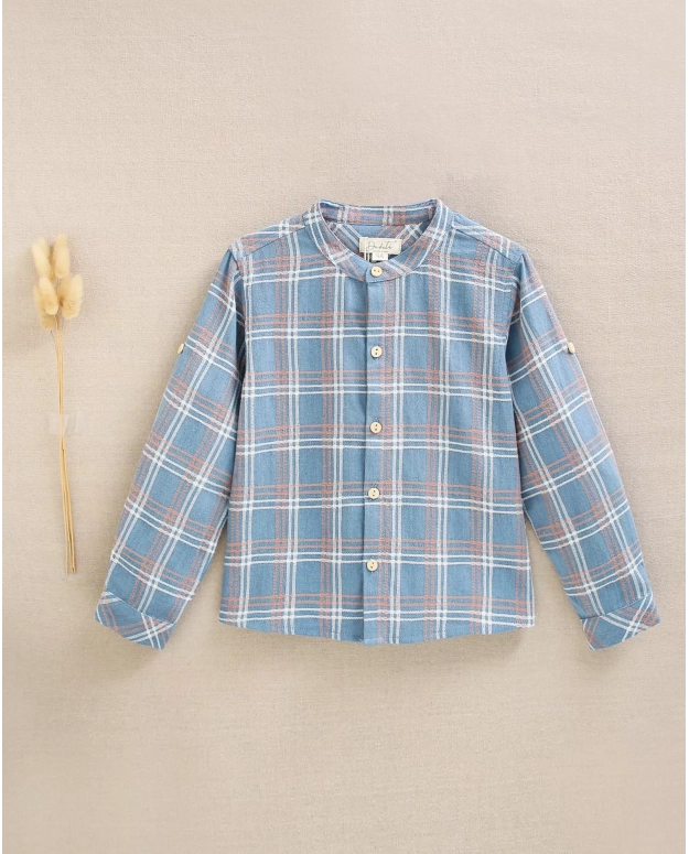 Camisa de niño azul con detalles naranjas