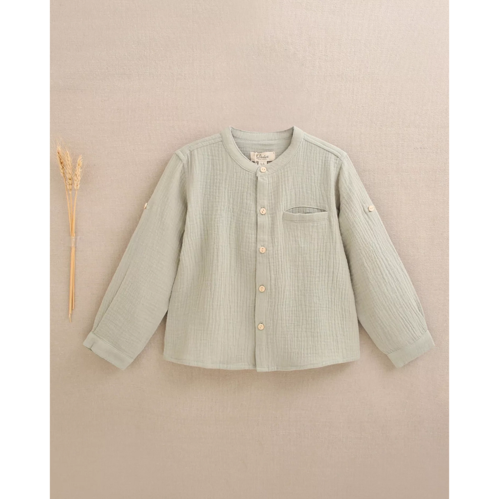 Camisa de niño de muselina verde con cuello mao