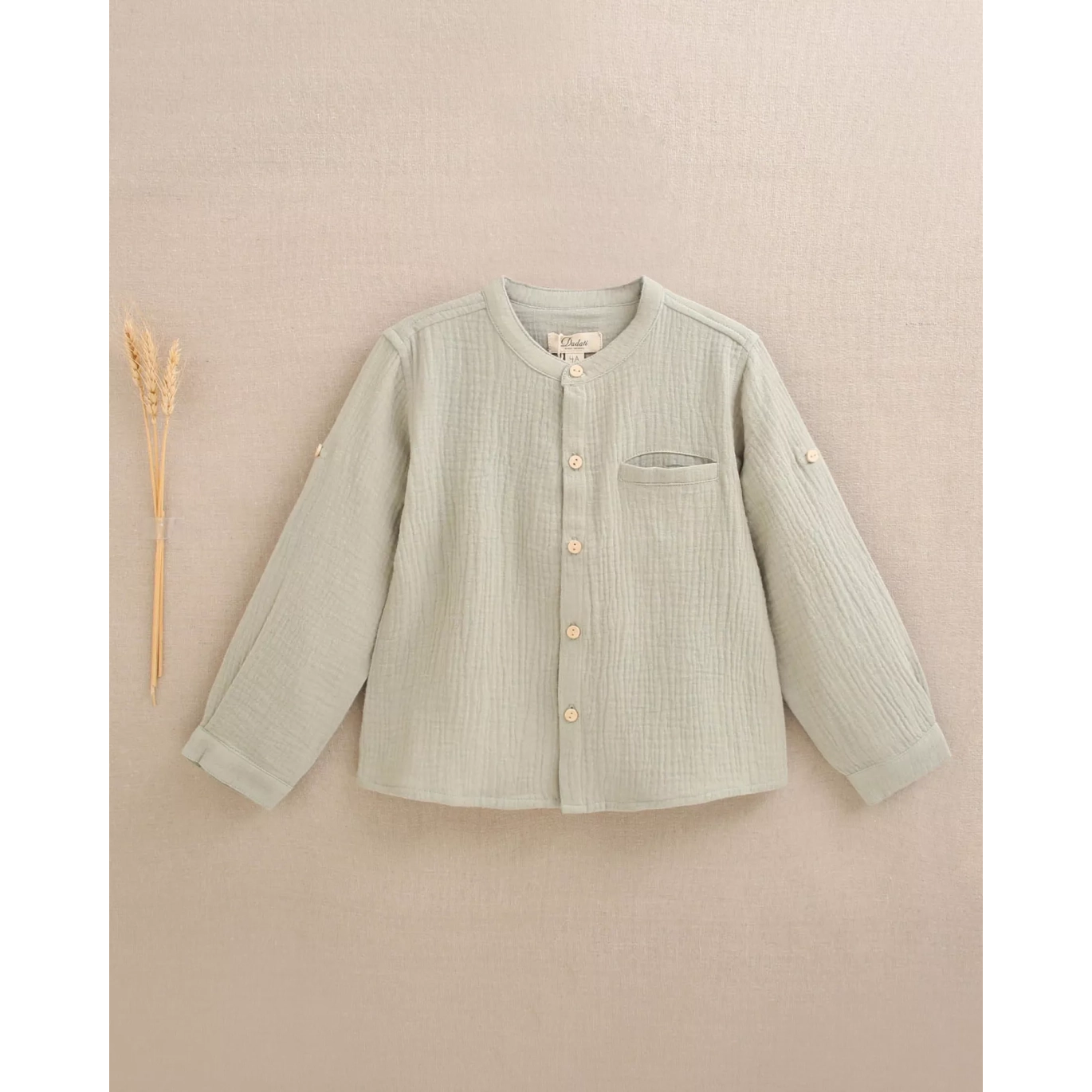Camisa de niño de muselina verde con cuello mao