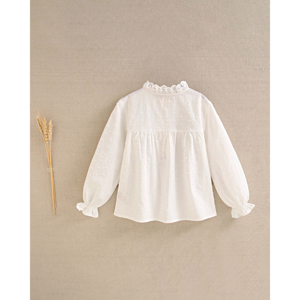 Blusa manga larga de niña en blanco con puntilla
