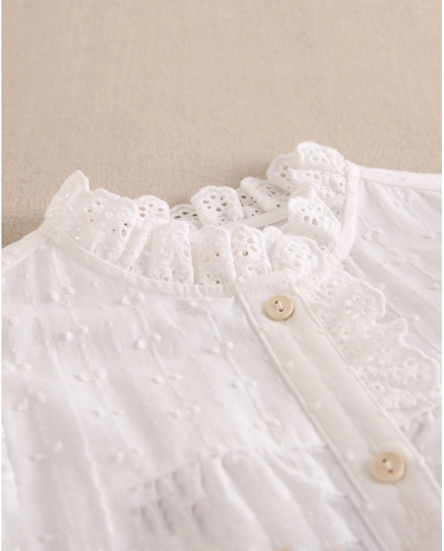 Blusa manga larga de niña en blanco con puntilla