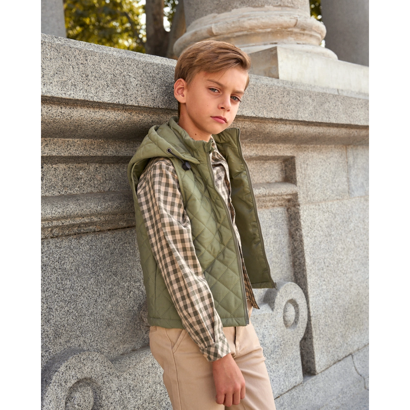Parka acolchado con capucha para niño en color verde