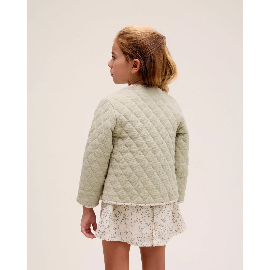 Chaqueta de niña acolchada en verde con bolsillos