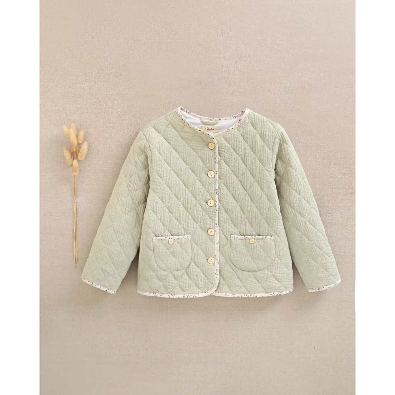 Chaqueta de niña acolchada en verde con bolsillos