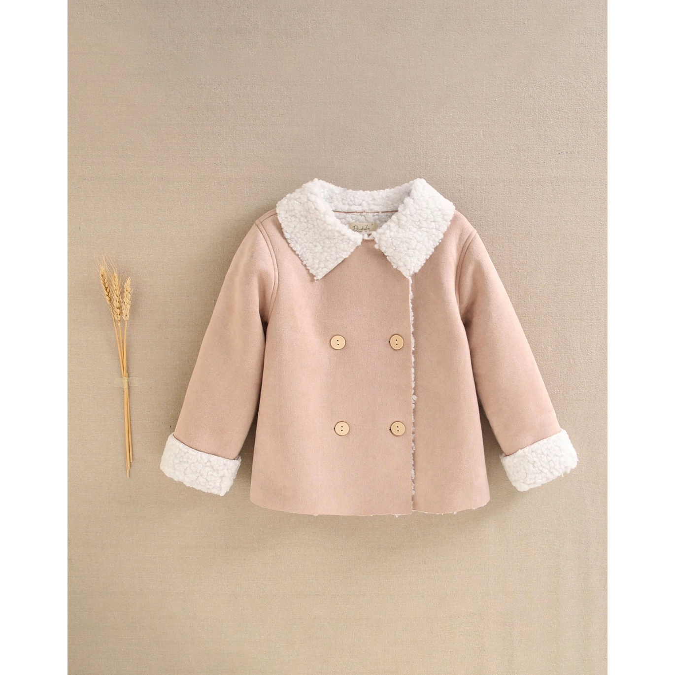 Chaqueta de niña en color maquillaje claro con forro de borrego