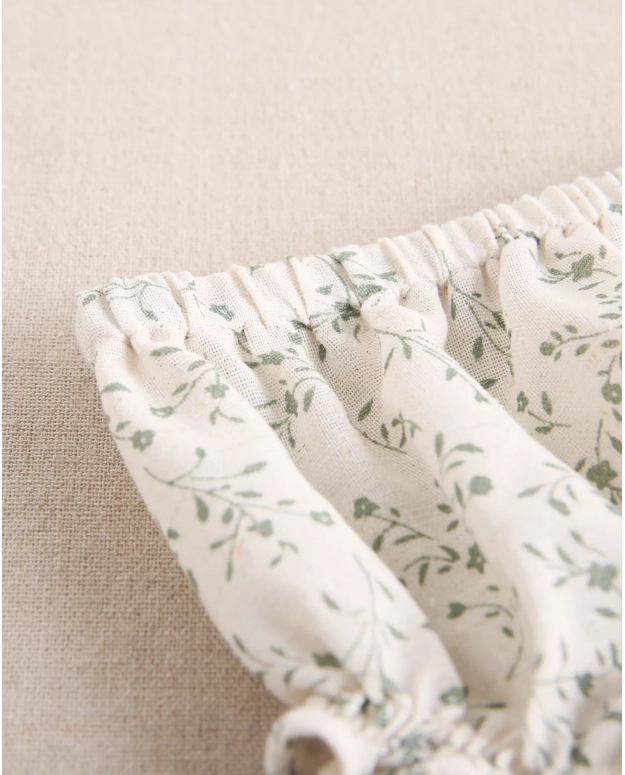 Cubrepañal de bebé niña con estampado de flores