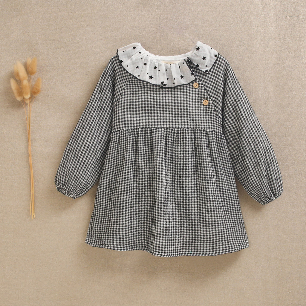 Vestido bebé niña cuadros vichy negro y blanco con cuello volante de estrellas