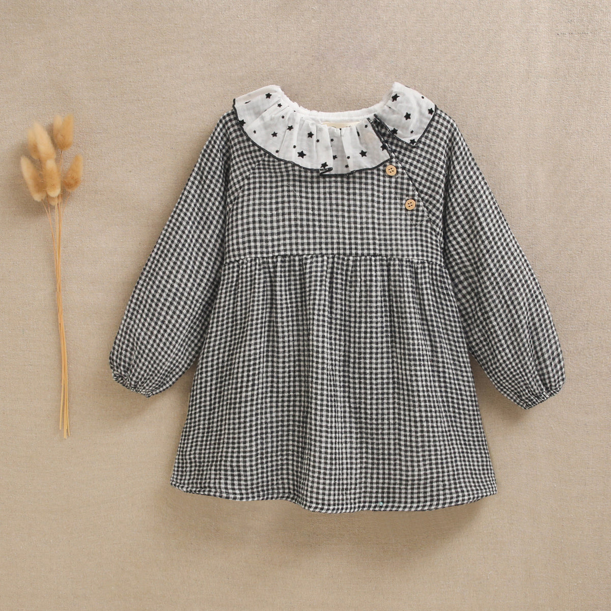Vestido bebé niña cuadros vichy negro y blanco con cuello volante de estrellas
