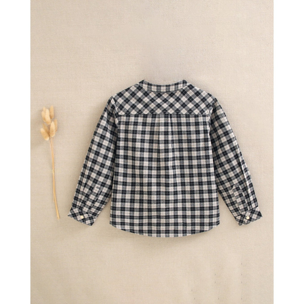 Camisa niño de cuadros bicolor beige tostado y negro con cuello mao