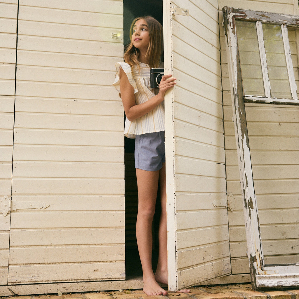 Blusa niña crudo con rayas azules y camel